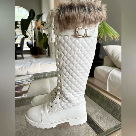 White fur boots. flat boots - Picture 3 of 6